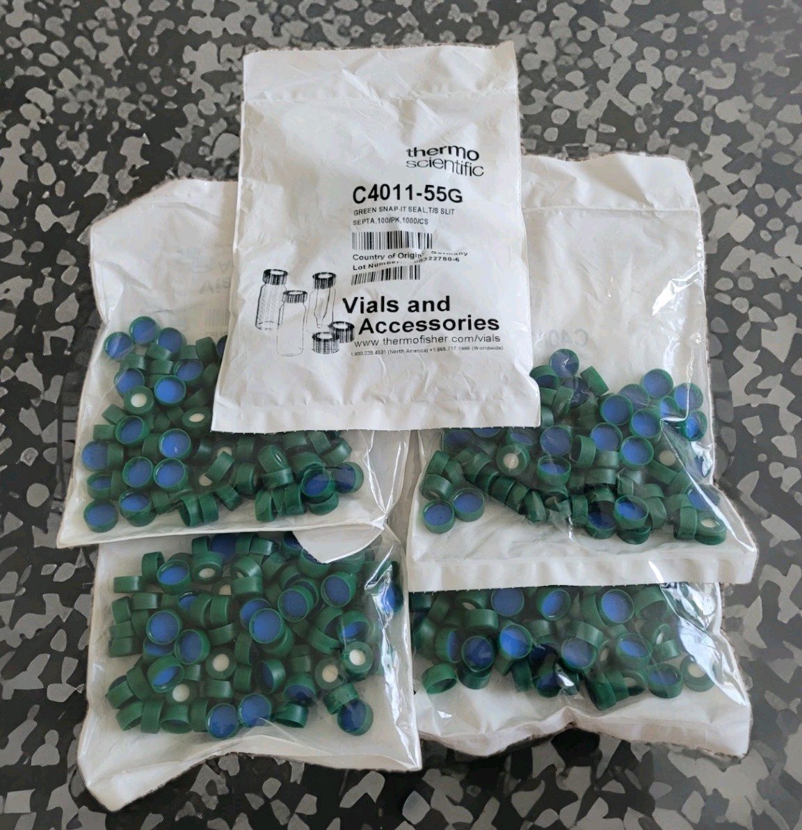 500 Green Polyethylene 11 mm Snap-It Vial Caps Pre-Slit PTFE Septa C4011-55G