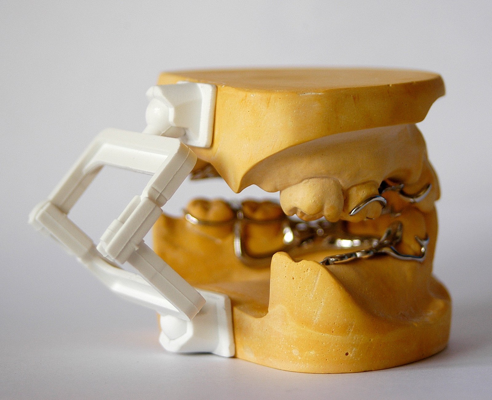 DENTAL LAB MINI PLASTIC DISPOSABLE CROWN AND BRIDGE ARTICULATOR 100PC WHITE