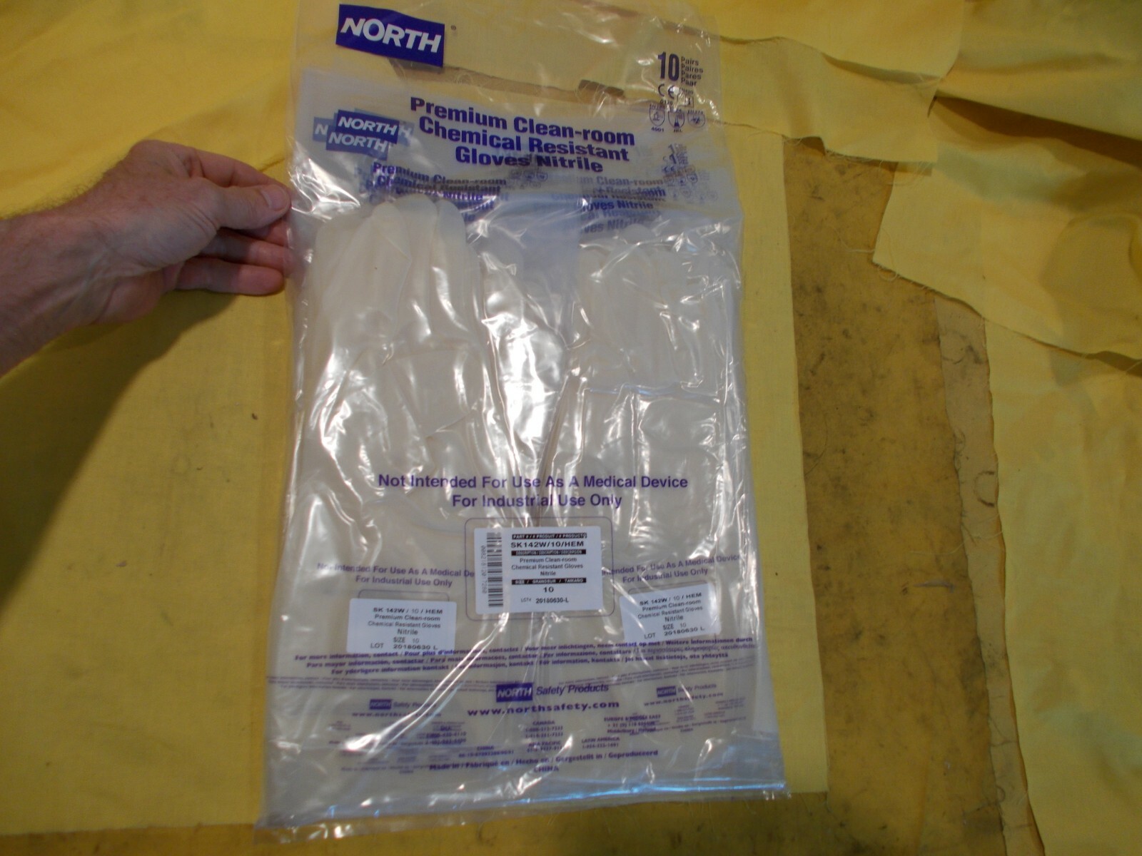 LOT of 10 PAIRS of NITRILE CLEAN ROOM GLOVES NORTH SAFETY SK142W/10/HEM