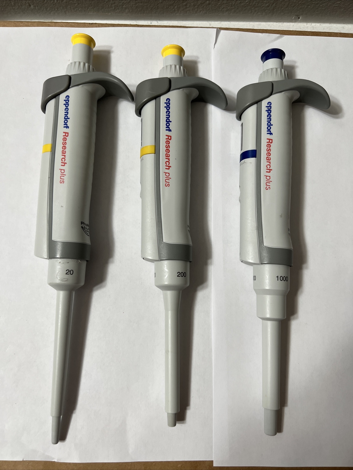 Set of 3 Eppendorf Research Plus Pipette 20,200,1000uL Pipetman Pipettor Pipet