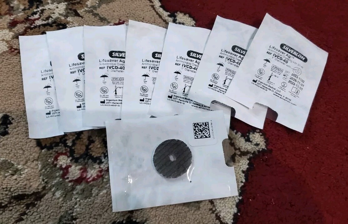 (8X)Silverlon lifesaver ANTIMICROBIAL IV DRESSING 1in Disk, 4mm Hole
