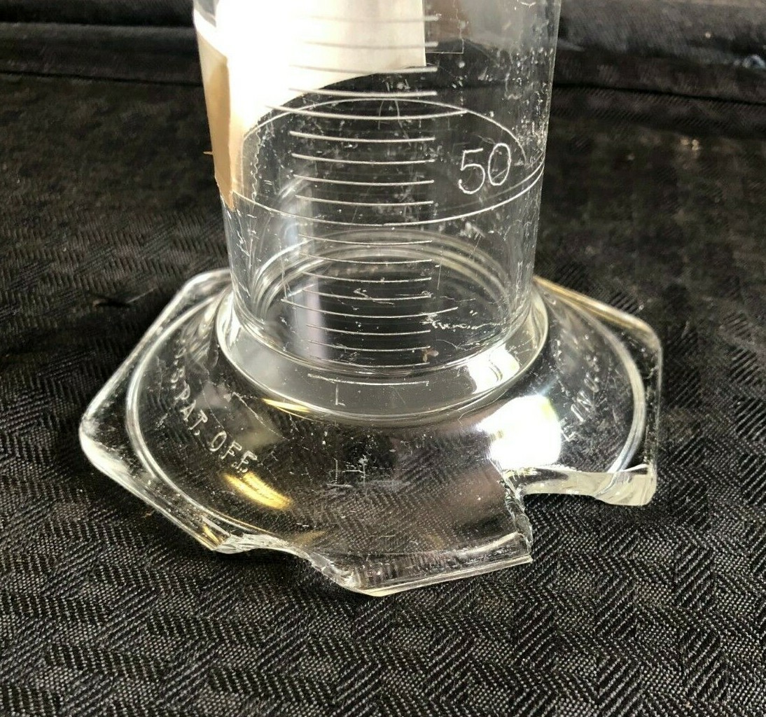Pyrex Glass 500mL TC Graduated Cylinder Hexagon Base #27 Stopper 2982-500 Chip