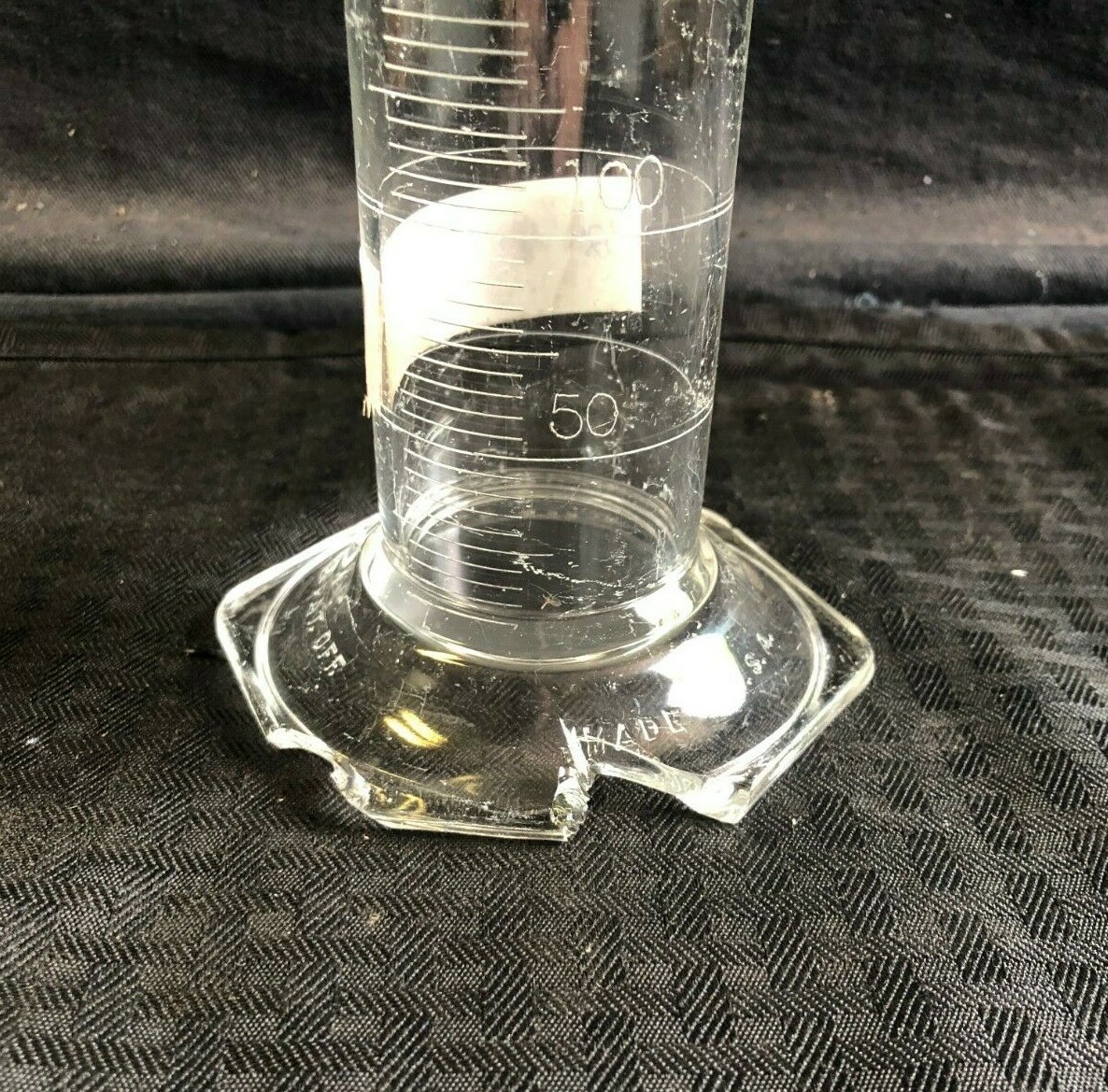Pyrex Glass 500mL TC Graduated Cylinder Hexagon Base #27 Stopper 2982-500 Chip
