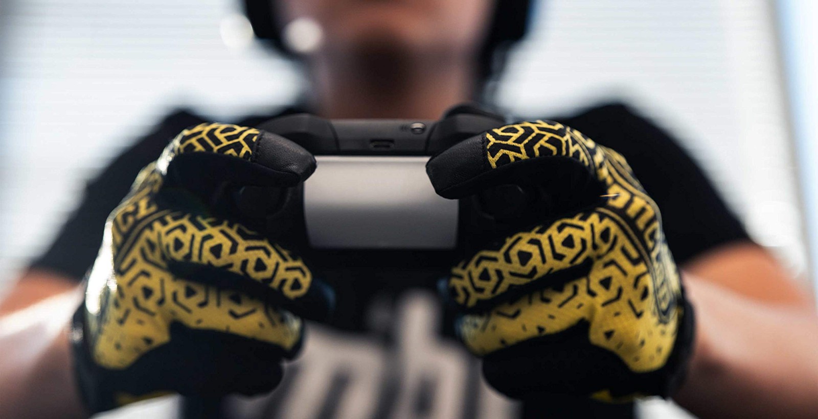 Ironclad Console Gaming Gloves Precision Fit Performance Grip Touchscreen
