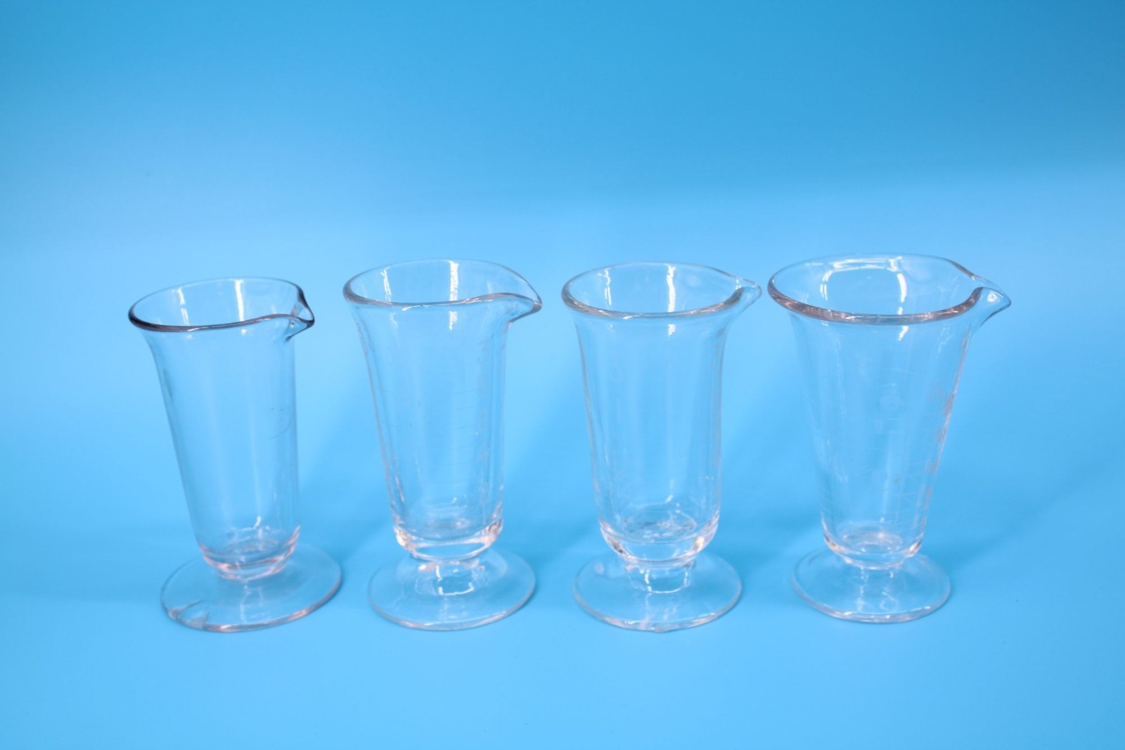 4 Measuring Beaker Tapered Graduated 30CC 94073 Vintage