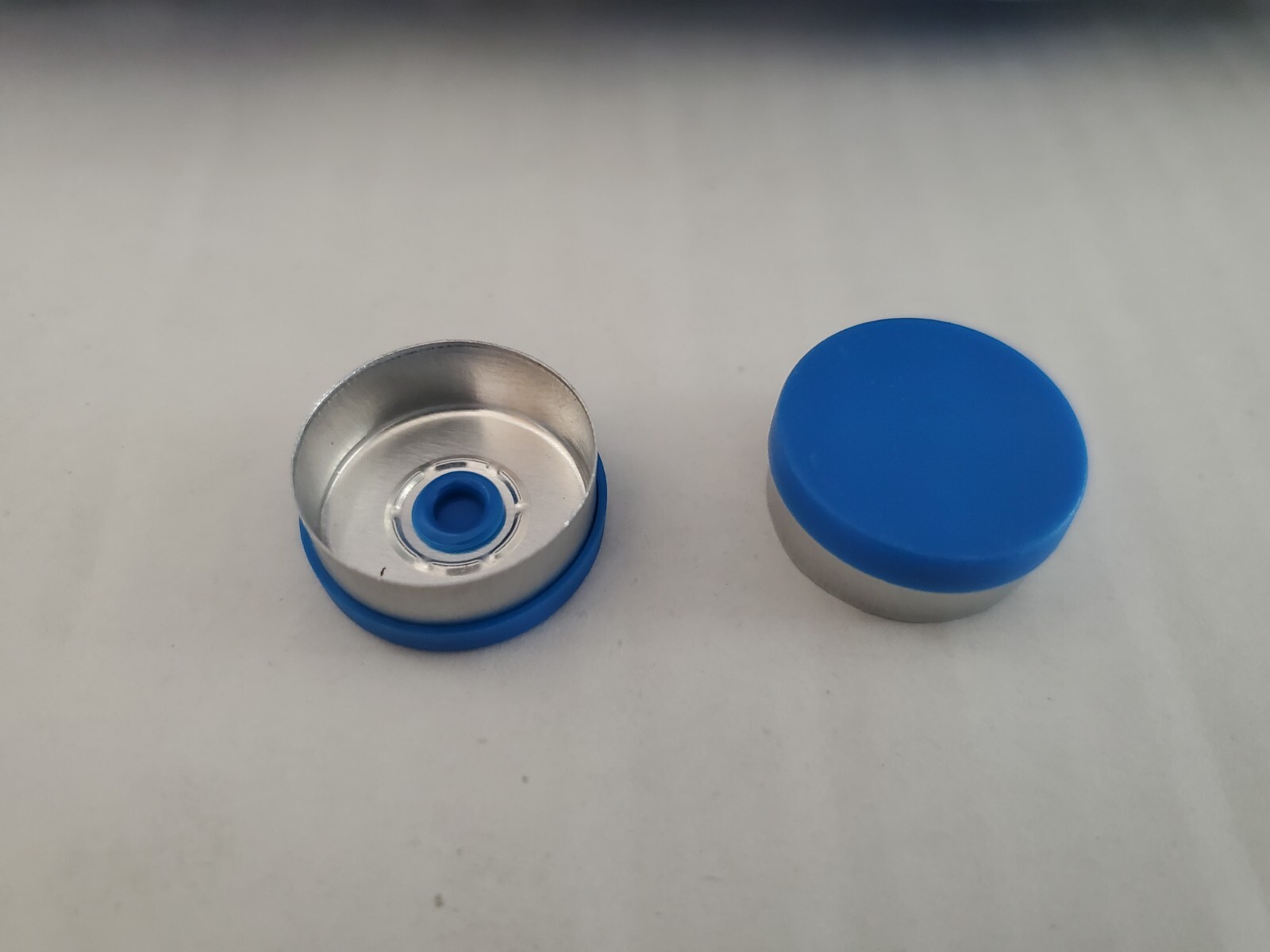 20mm Aluminum Plain Flip Off Serum Vial Seals – Blue Qty. 100 ++ 100 Rubber Plug
