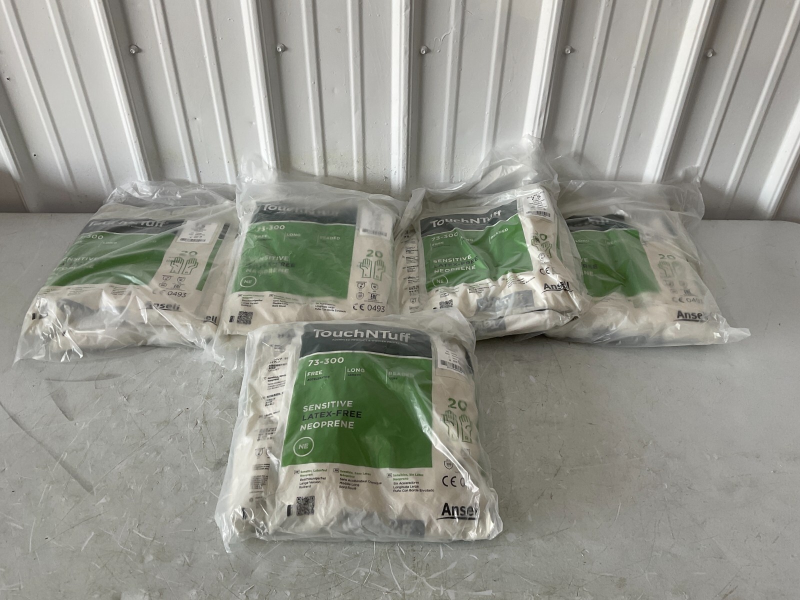TOUCHNTUFF – 73-300 Disposable Gloves SIZE S ( 7 1/2 ) Non-Sterile 200 PAIRS.