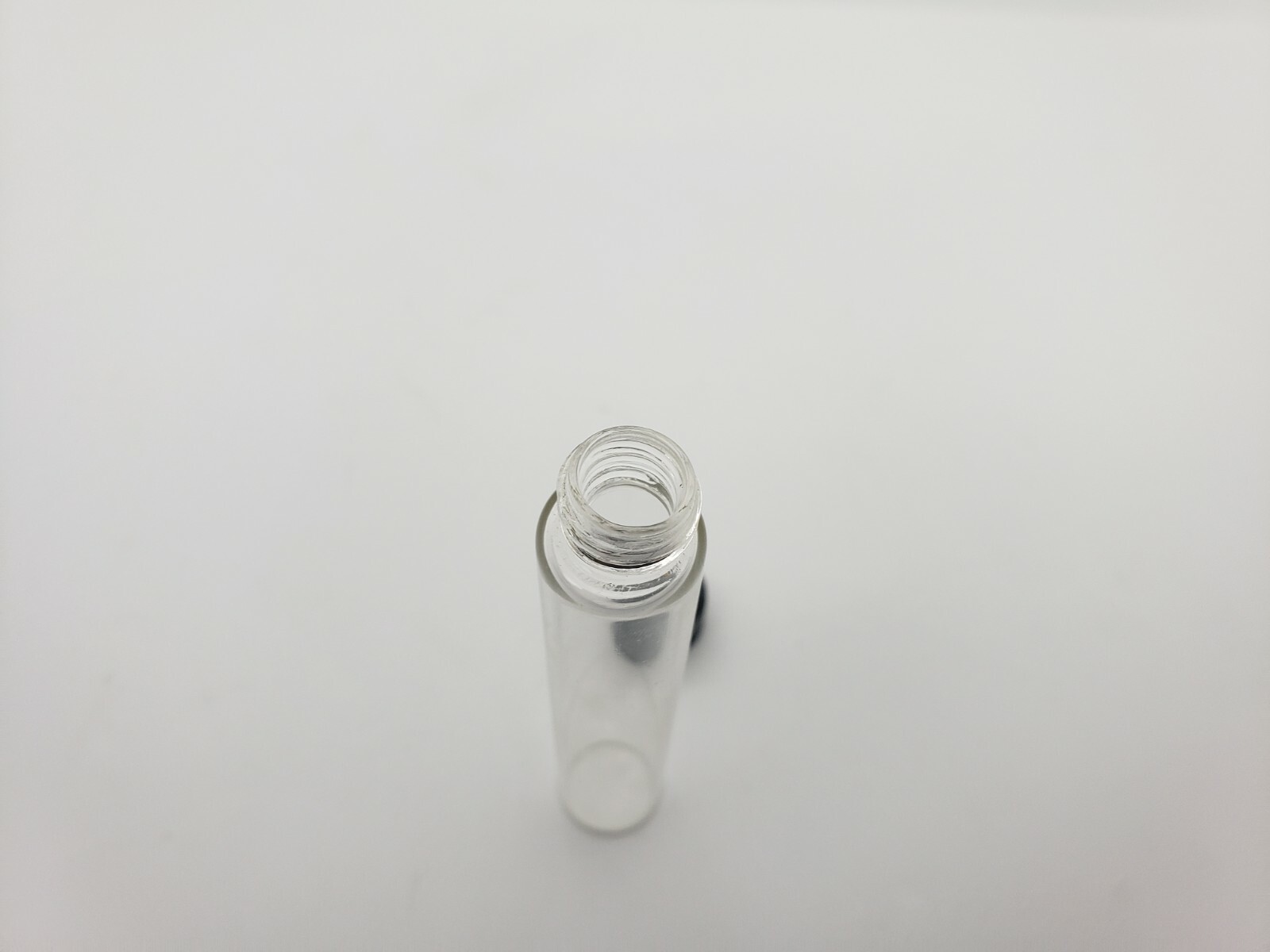 Automatic Machine Made Glass Vials With Black Screw On Caps 3 Drams 90 X 17 mm