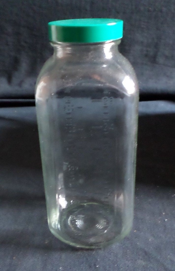 Qorpak 32oz Glass Graduated Wide-Mouth Square Bottle With Green Cap, 16189-188