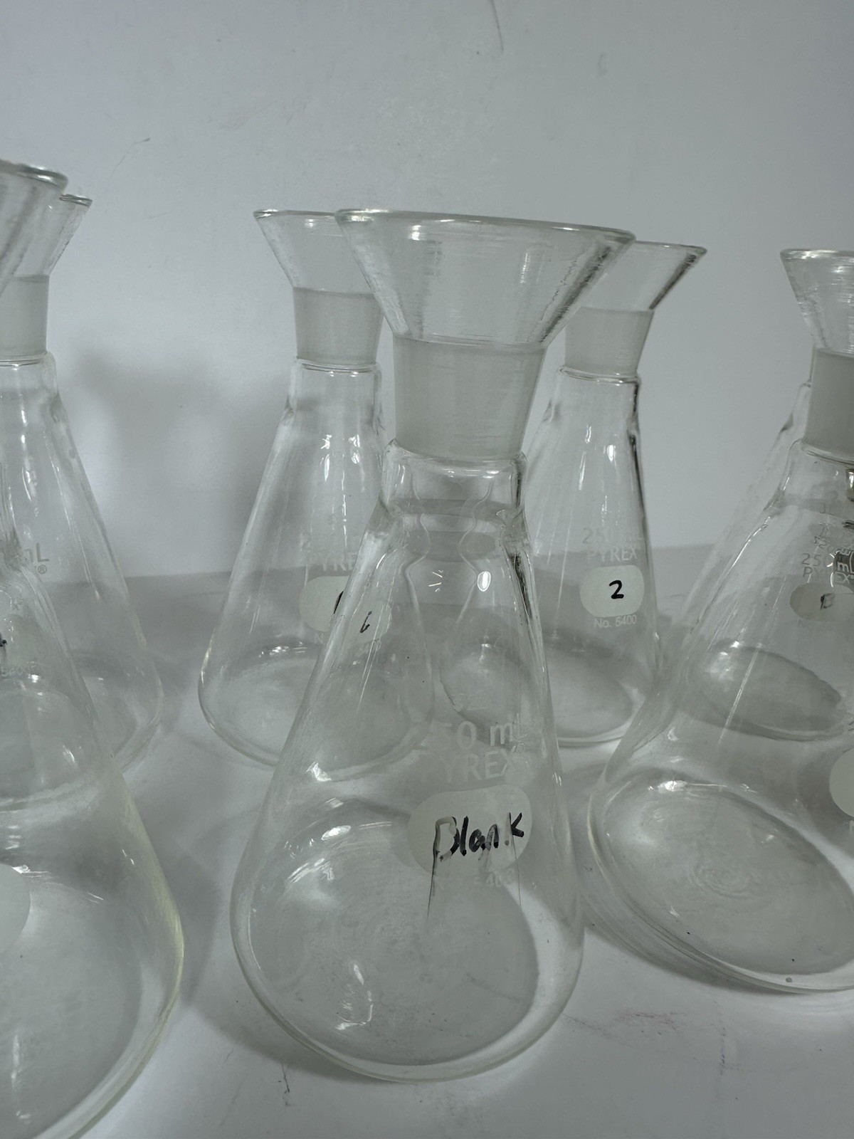 250 ml Pyrex Erlenmeyer Flasks No 5400 Conical T22 Narrow Neck Flared Rim Lot 8