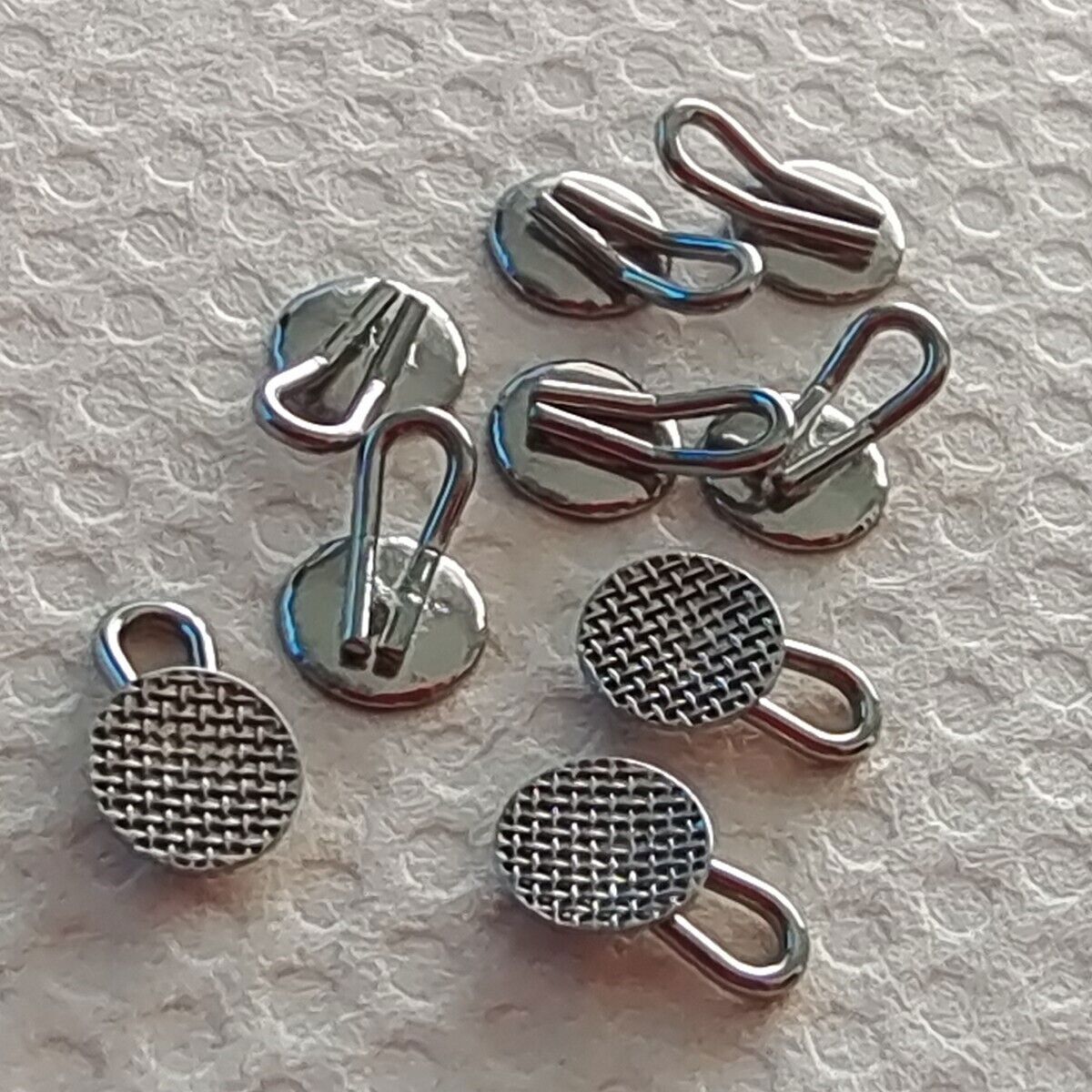 100PCS Dental Orthodontic Traction Hooks Round Mesh Base Bonding Caplin Hook New
