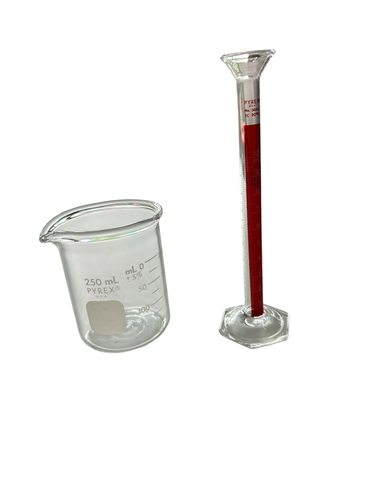 PYREX 10mL Graduated Cylinder No. 3043 20 Degree C & 250mL Clear Beaker Lab Set
