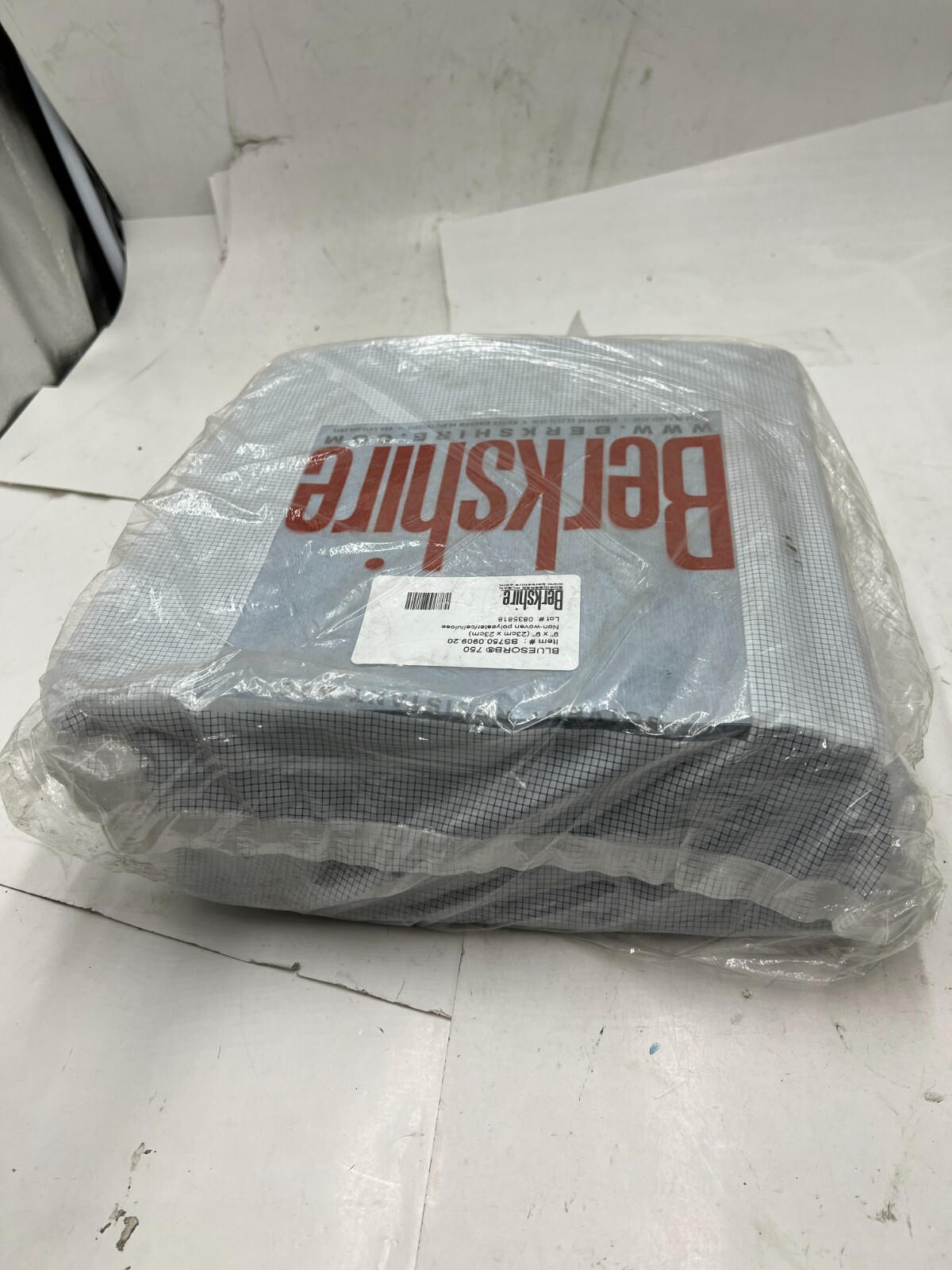 Berkshire BS750.0909.20 Bluesorb 750 Non-Woven Polyester Cellulose Sheet 9″x9″
