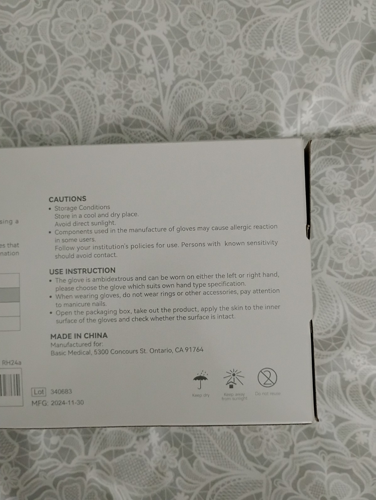 BASIC Disposable Vinyl Gloves, Latex Free Powder Free 400 pack MEDIUM