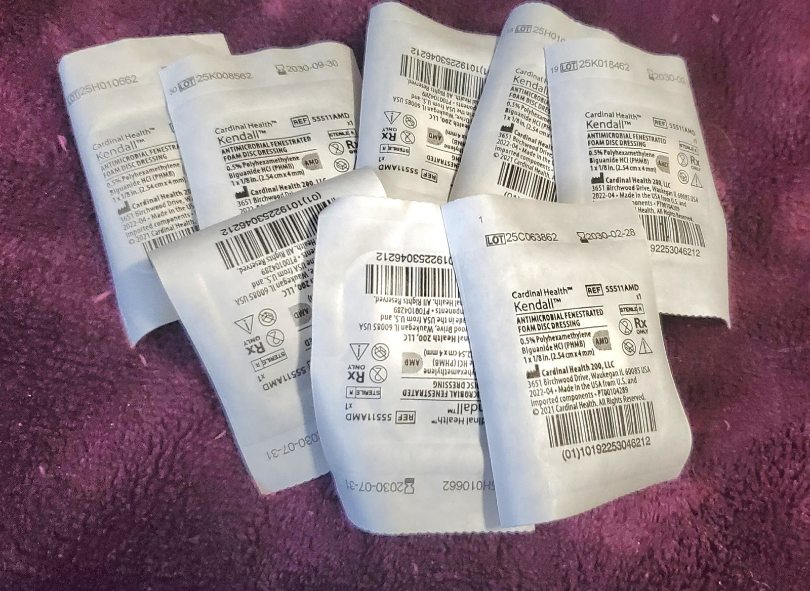 (8X)Kendall ANTIMICROBIAL HEMOSTATIC IV DRESSING 1in Disk, 4mm Hole