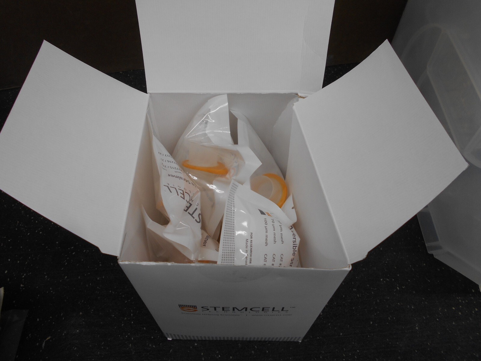 Stemcell Technologies 27260 70um Large Reversible Strainer Box of 19