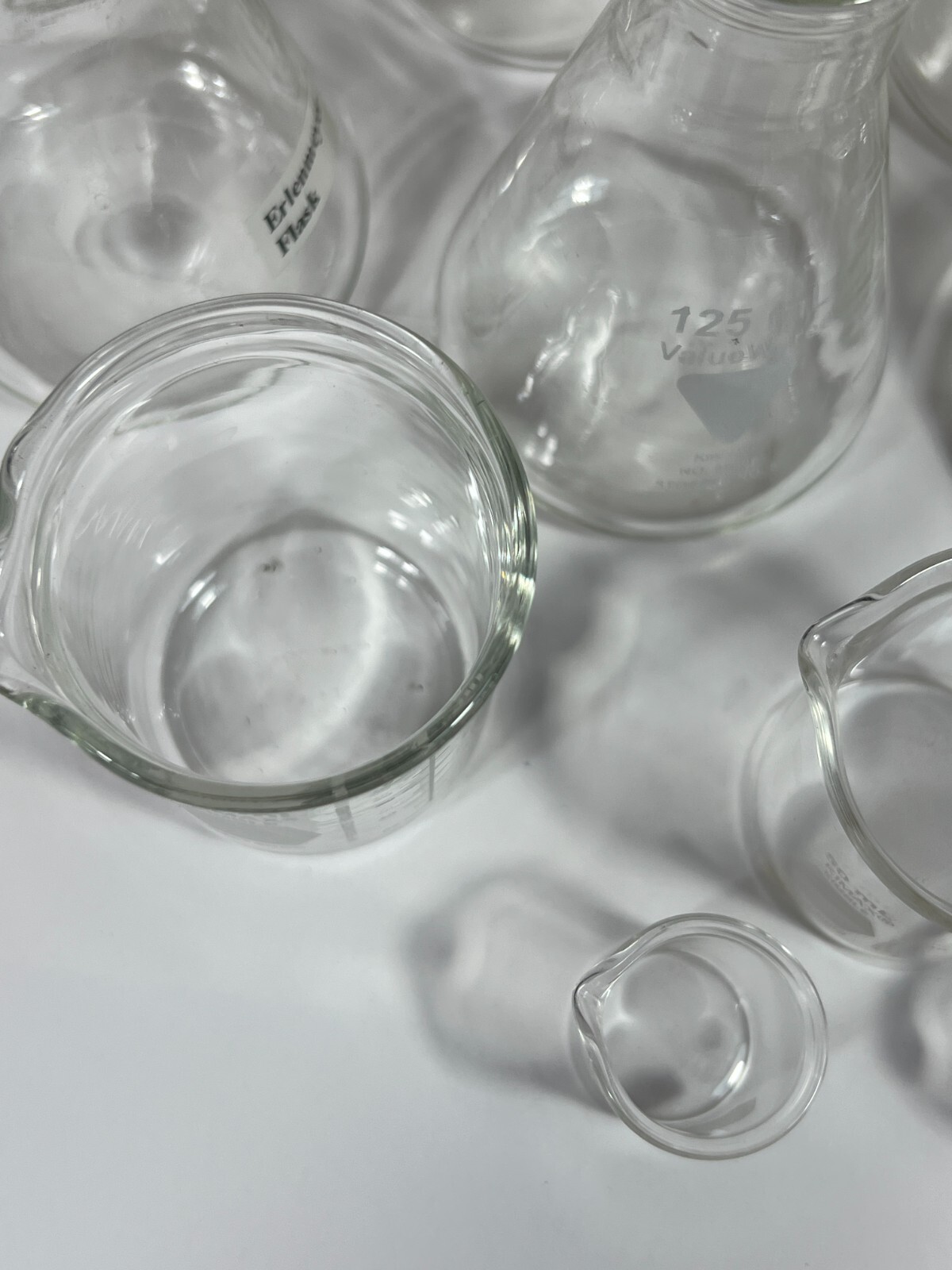 (Lot of 18) Various Funnel, Flask, Beaker Scientific Glass Scaled Various Volume