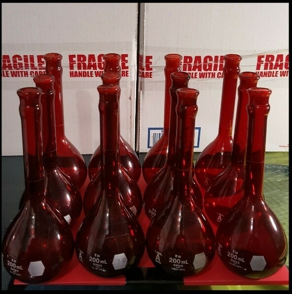 Kimax 200 ml Ray-Sorb Class A Red Glass Volumetric Flask 28016-200 12Pack R/CZ11