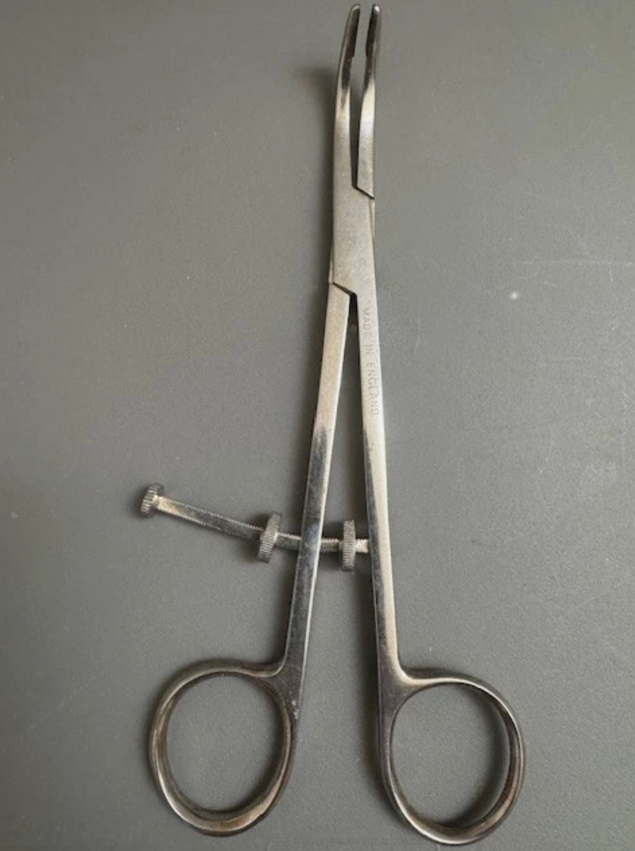 Locking Crown Gripper to Remove Temporary Crowns, 6 1/2″, – Used, Good Condition