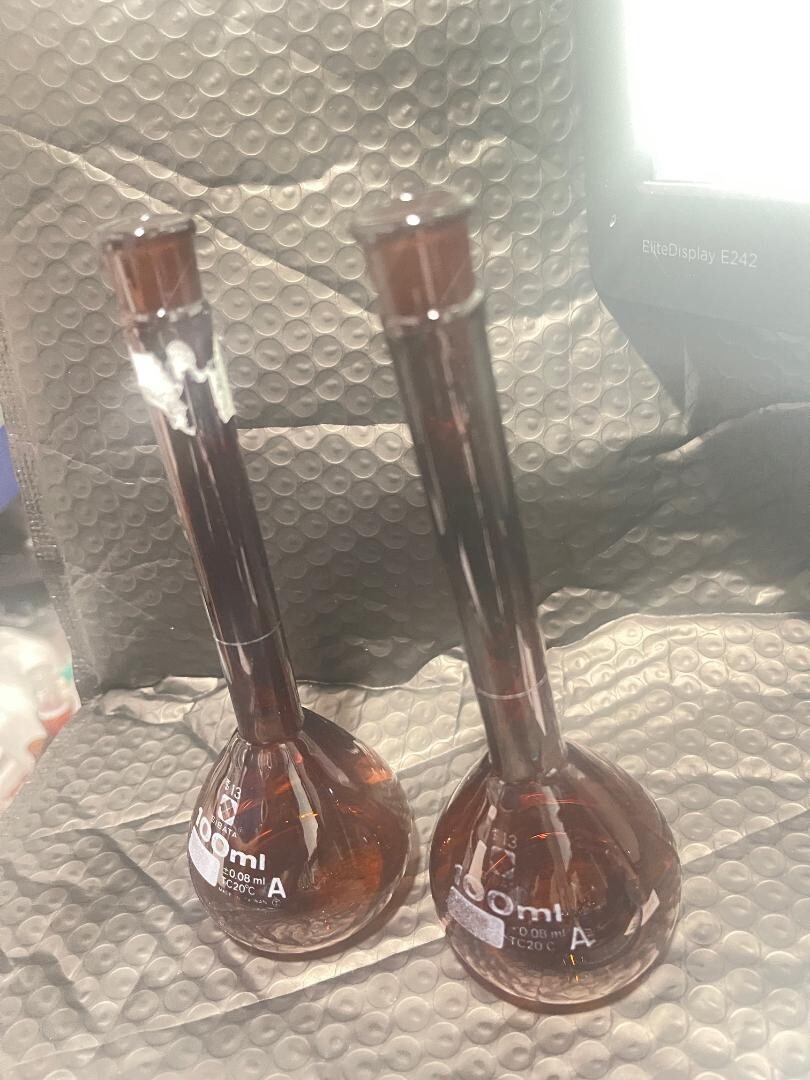 2 SIBATA 100mL Low Actinic Class A13 Red Glass TC Volumetric Flask(5A)