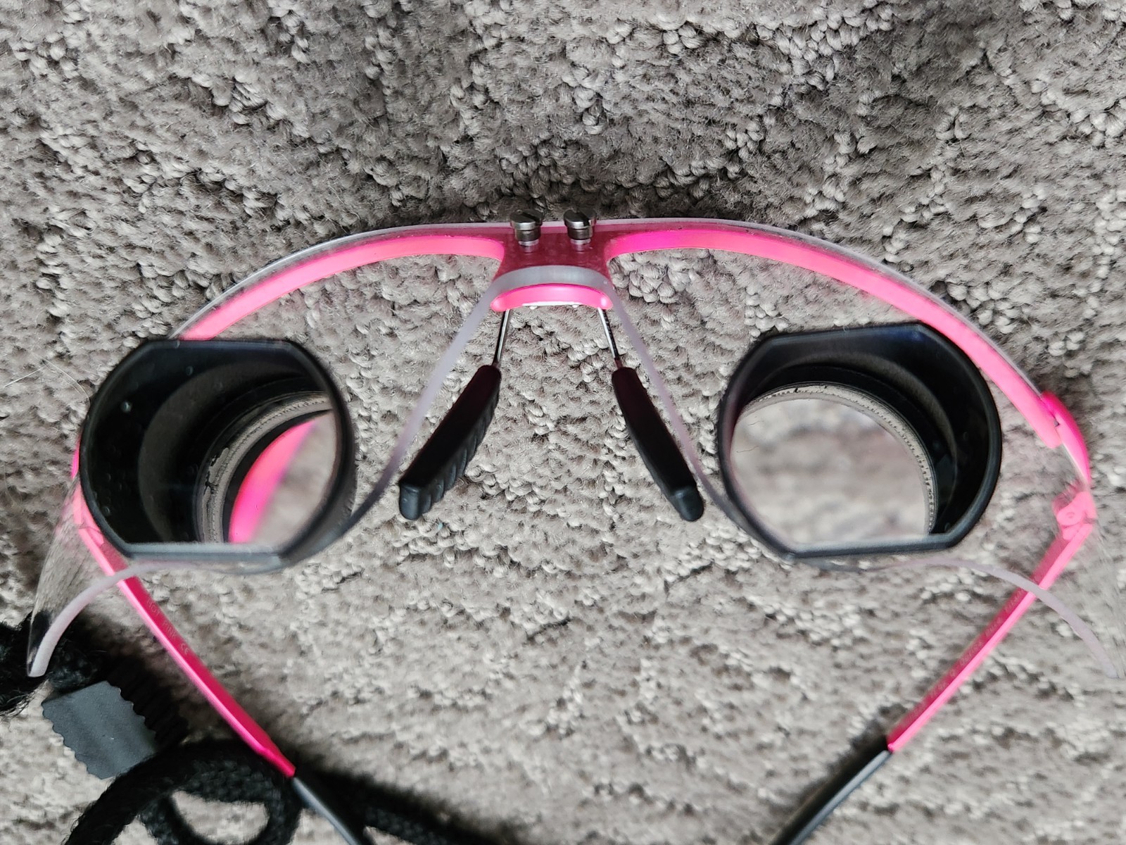 Q-Optics Dental Loupes with Rechargeable Light – F-2.5x Eclipse in Hot Pink
