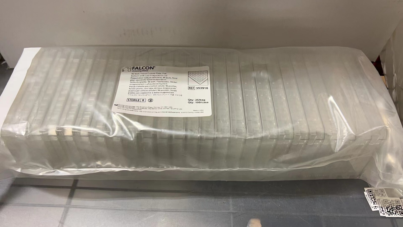 CORNING Falcon 96-well Clear Flat Bottom TC-treated Microplate, with Lid, 25/bag