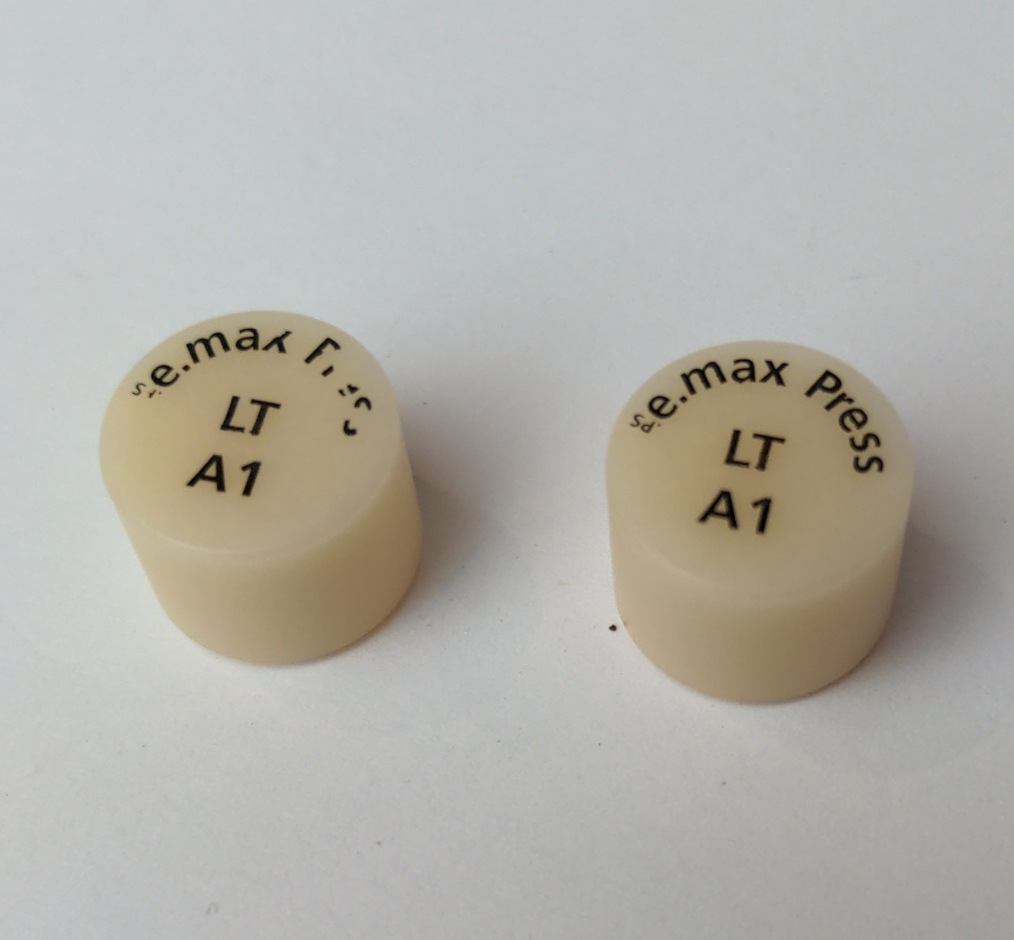 Ivoclar Vivadent IPS e.max Press LT A1 Dental Press Ingots 2pcs