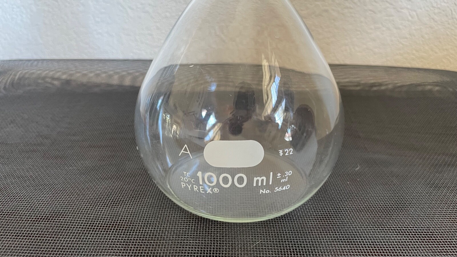 **Corning PYREX 1000mL Class A Volumetric Flask w/ Stopper #22 5640-1L**