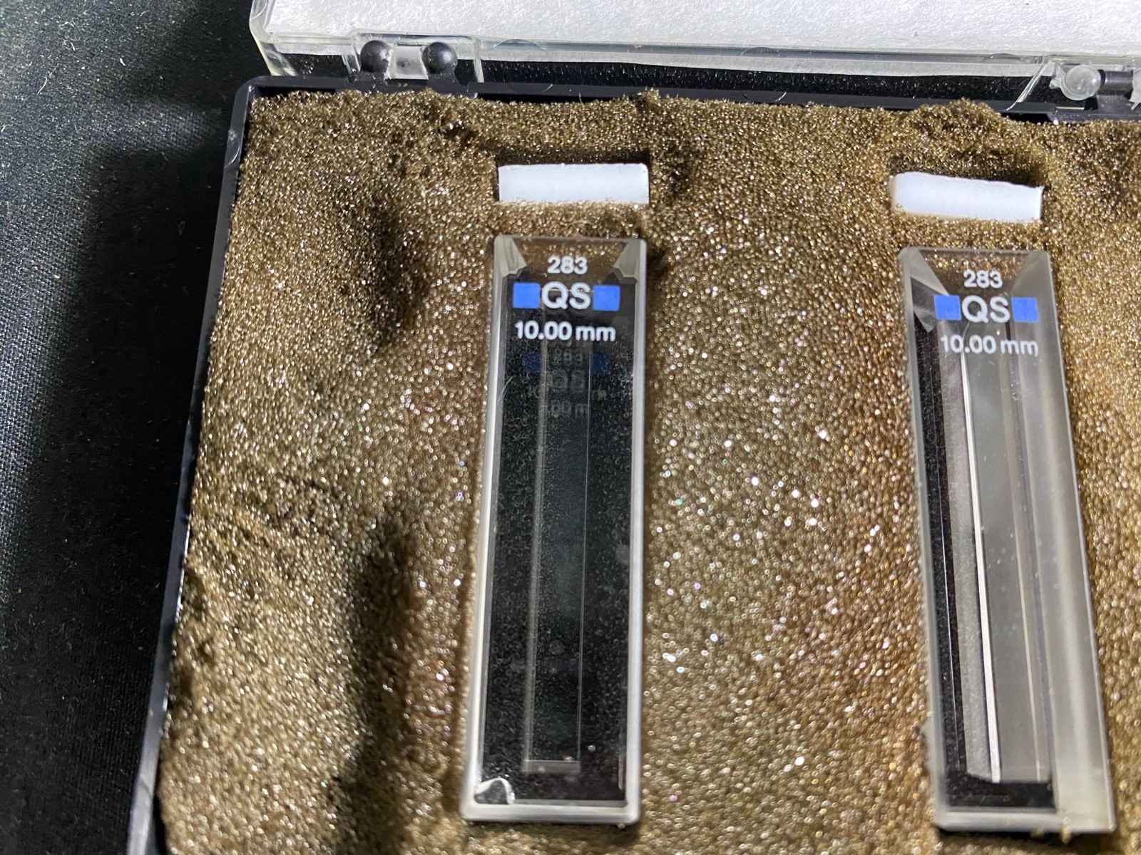HELLMA Quartz Absorption Cuvettes Standard QS Cells Macro 10.00mm Lid 283(2/cs)