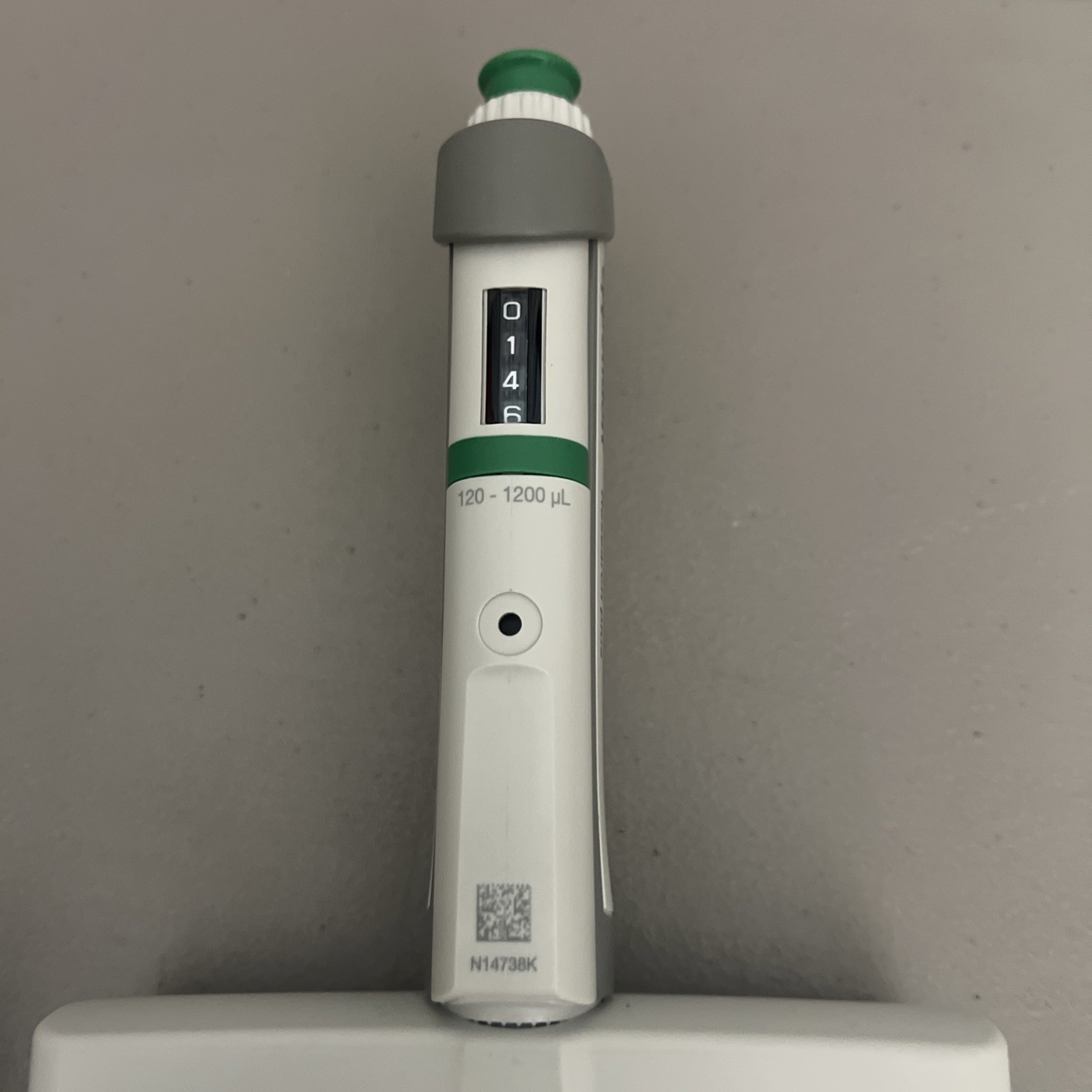 Eppendorf Research Plus 12 Channel PIpette 120-1200uL Pipetman Pipettor