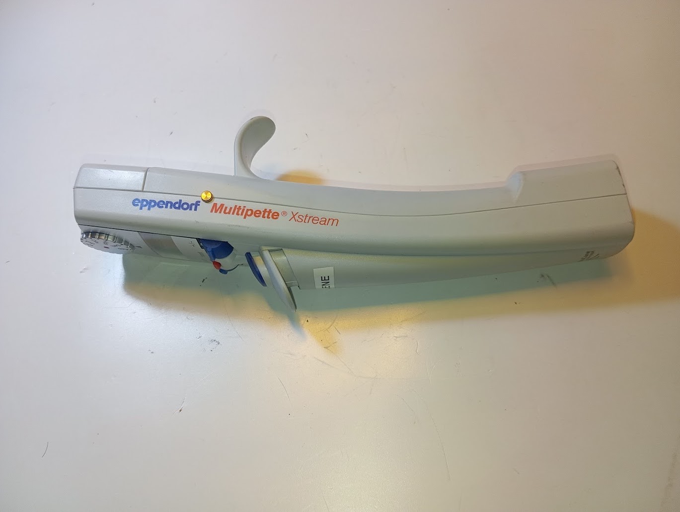 Eppendorf 3960AAA Electronic Single Channel Pipette With Charger Genuine