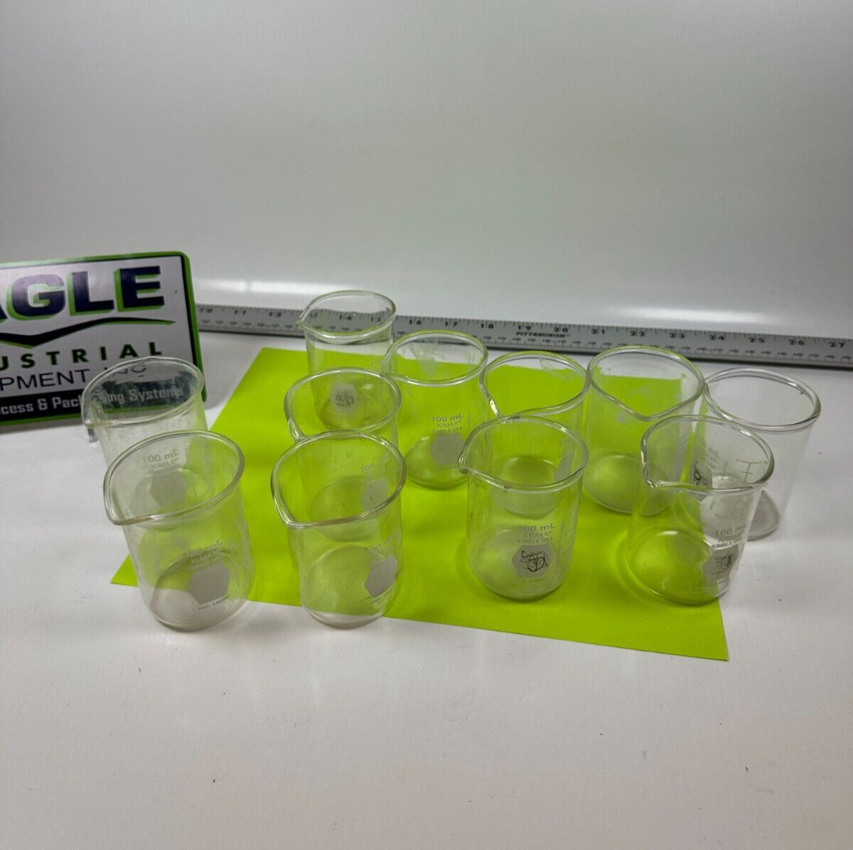 Kimax Kimble USA 100ml Beakers 1400 with Spout (Lot of 11) – Used Need Cleaning
