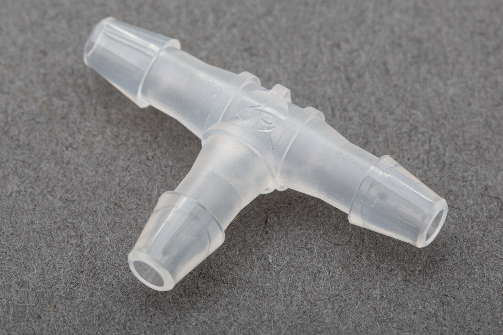 Value Plastics T013-6005 Tee Tube Fitting- 1/8″ Barb, Polypro – Lot of (10)