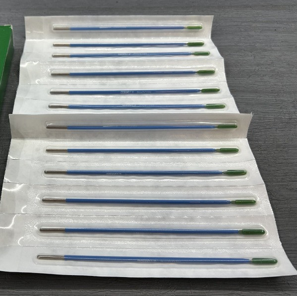 Lot of 96 MEGADYNE 14 E-Z CLEAN BLADE ELECTRODE Ref 0014(6.5 inches) Exp 2030