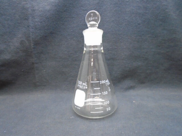 PYREX Glass 250mL Graduated Narrow Mouth Erlenmeyer Flask w/#27 Stopper 5020-250