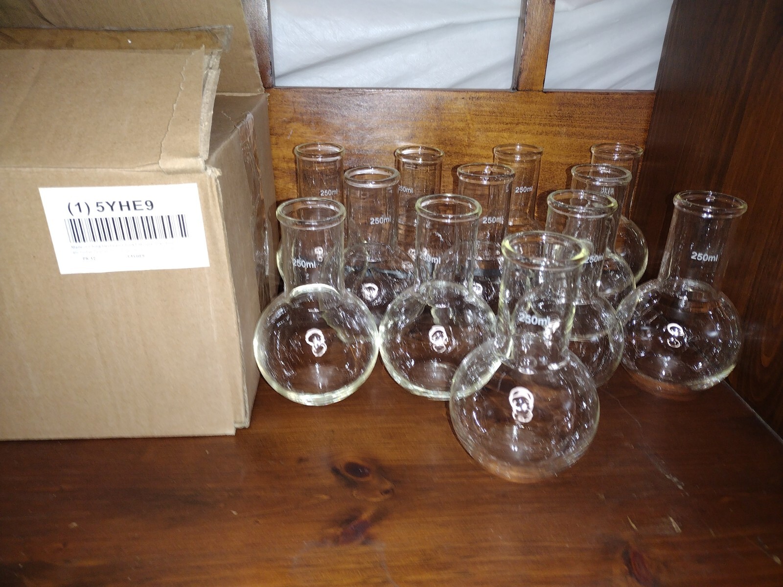 NEW CASE OF 12 250 ML LAB GLASS FLAT BOTTOM STANDARD NECK BOILING FLASK 5YHE9