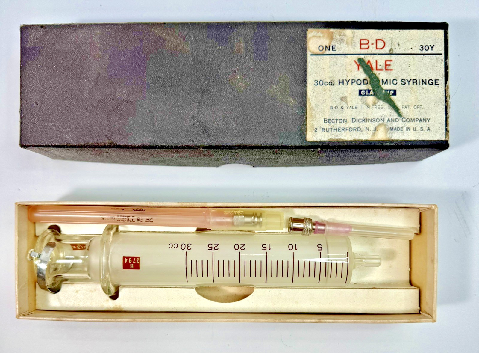 B-D Glass Yale NEW Hypodermic 30cc Reusable Graduated Luer-Lok Tip Syringe v2111