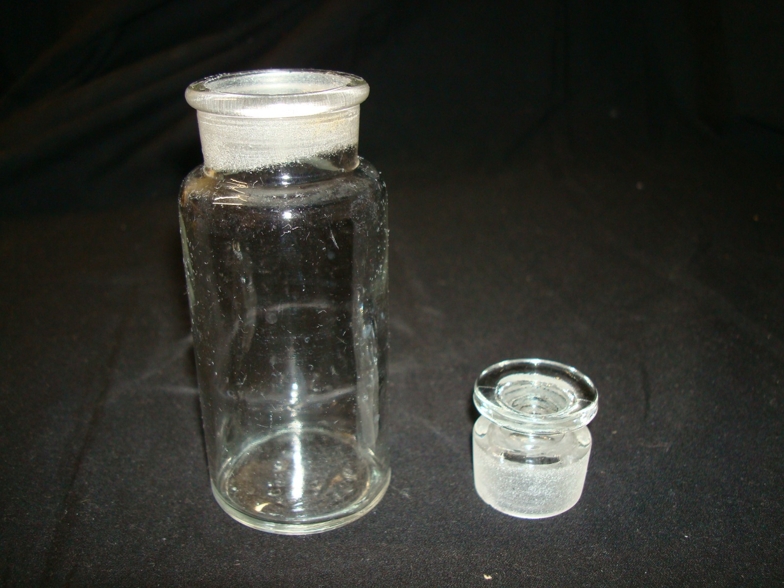 4.25″ Clear Glass Bottle with Frosted Top and Frosted Glass Cork For Laboratory