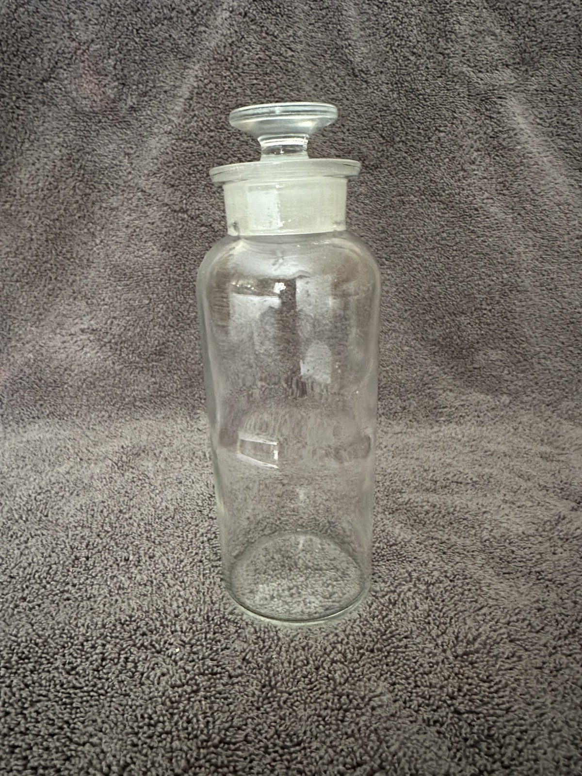 T C WHEATON U.S.A. 500ml Glass Bottle With Glass Stopper
