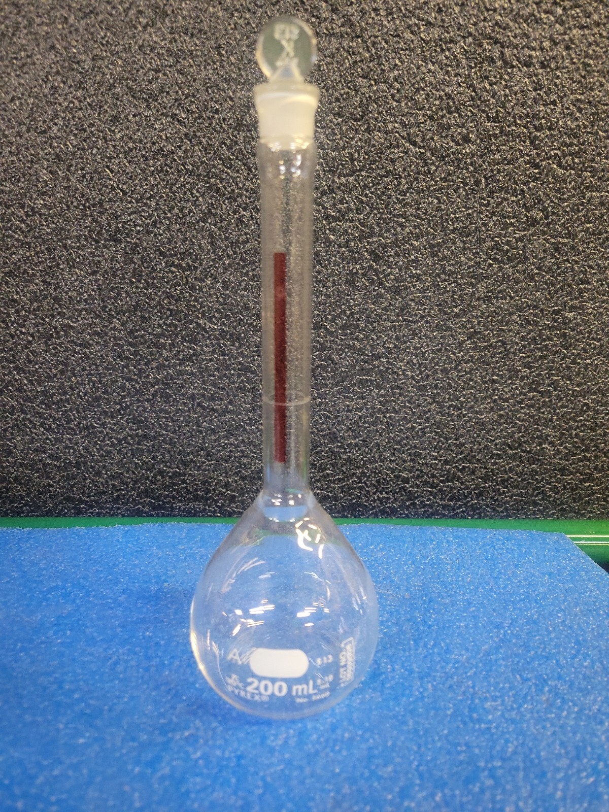 Pyrex 5640 -200mL Glass Volumetric Flask w/ Stopper