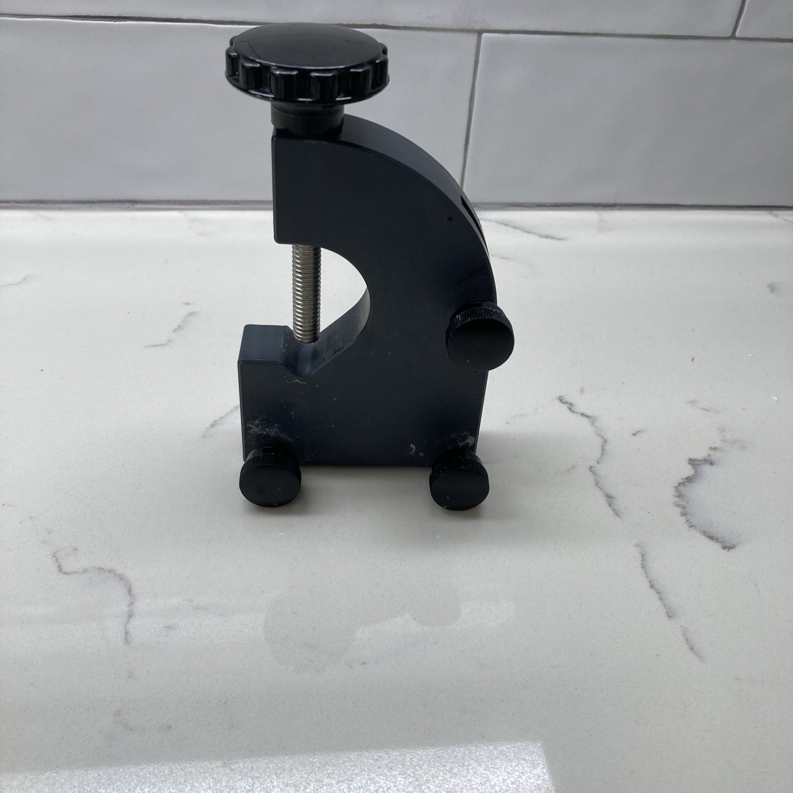 ICU MOUNT HOLDER FOR IV POLE MOUNTING MONITORING (LAM-3020)