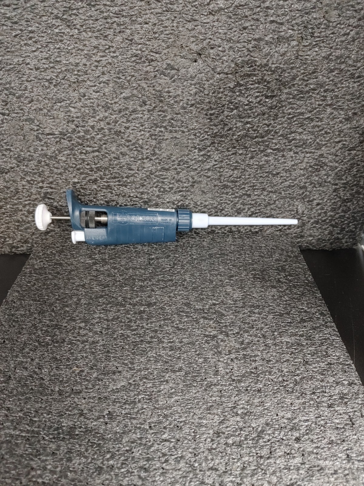 GILSON PIPETMAN P200 50-200µL Single Channel Manual Micropipette