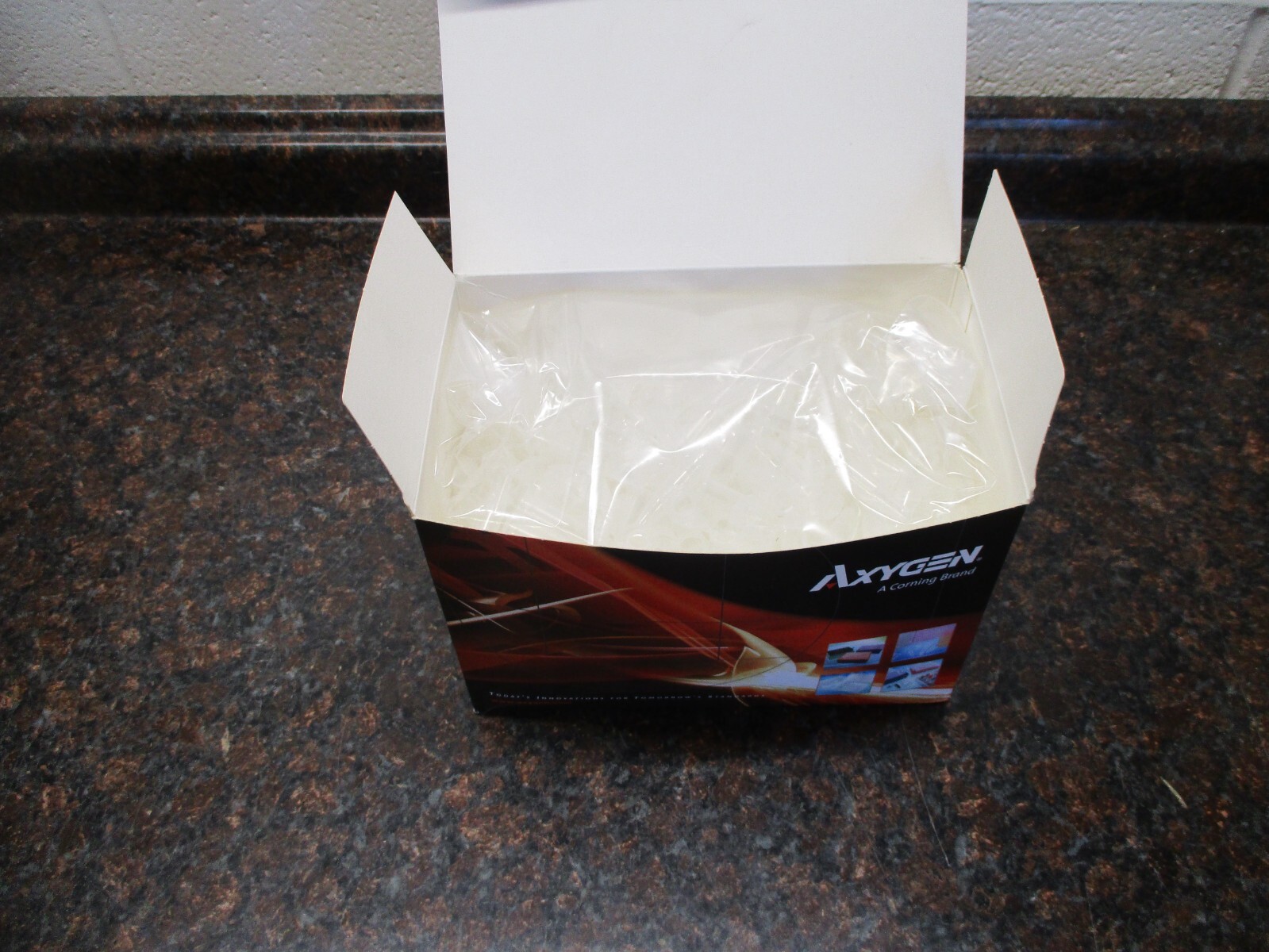 BOX OF 500 Axygen MCT-175-C MaxyClear 1.7 mL Snaplock Microcentrifuge Tubes