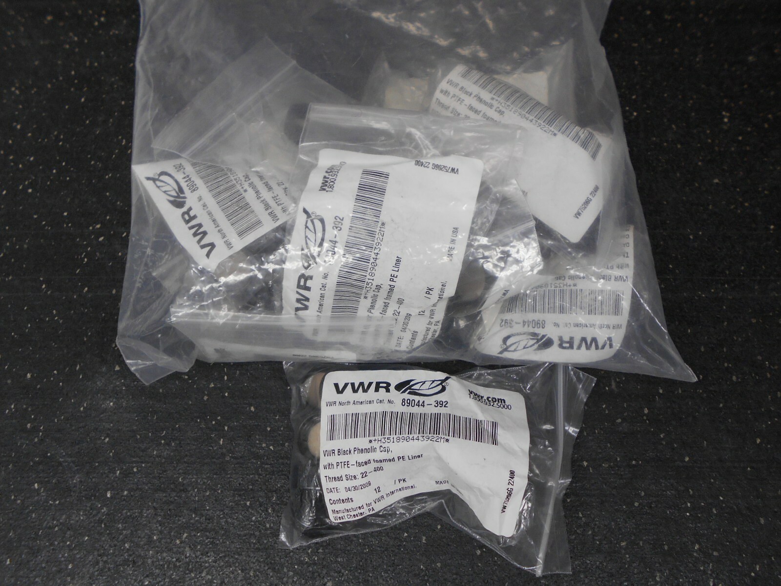 VWR 89044 392 BLACK 22 400 THREAD PHENOLIC CAPS WITH PE LINER BAG OF 132