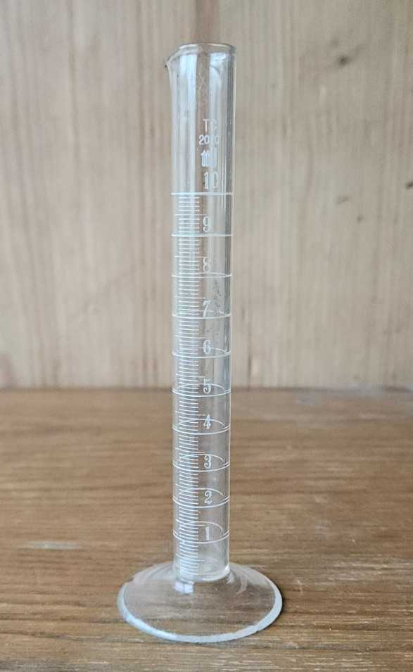 PYREX GRADUATED CYLINDER TC 10 ML MADE IN U.S.A.