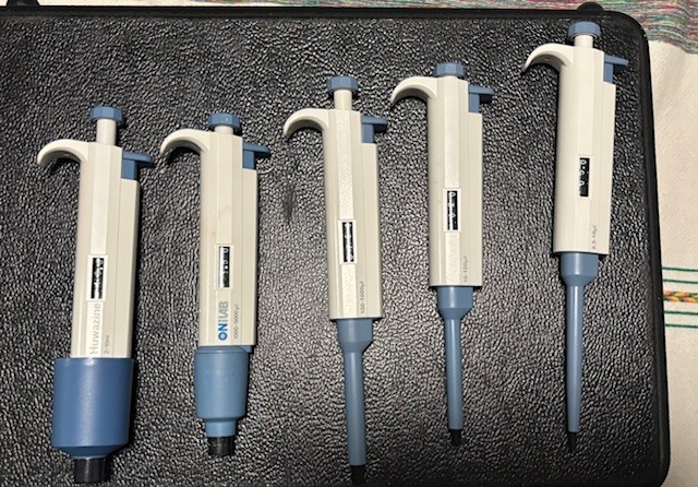 Micropipetter Set 0.5 to 10 Ml – 5 micropipettors