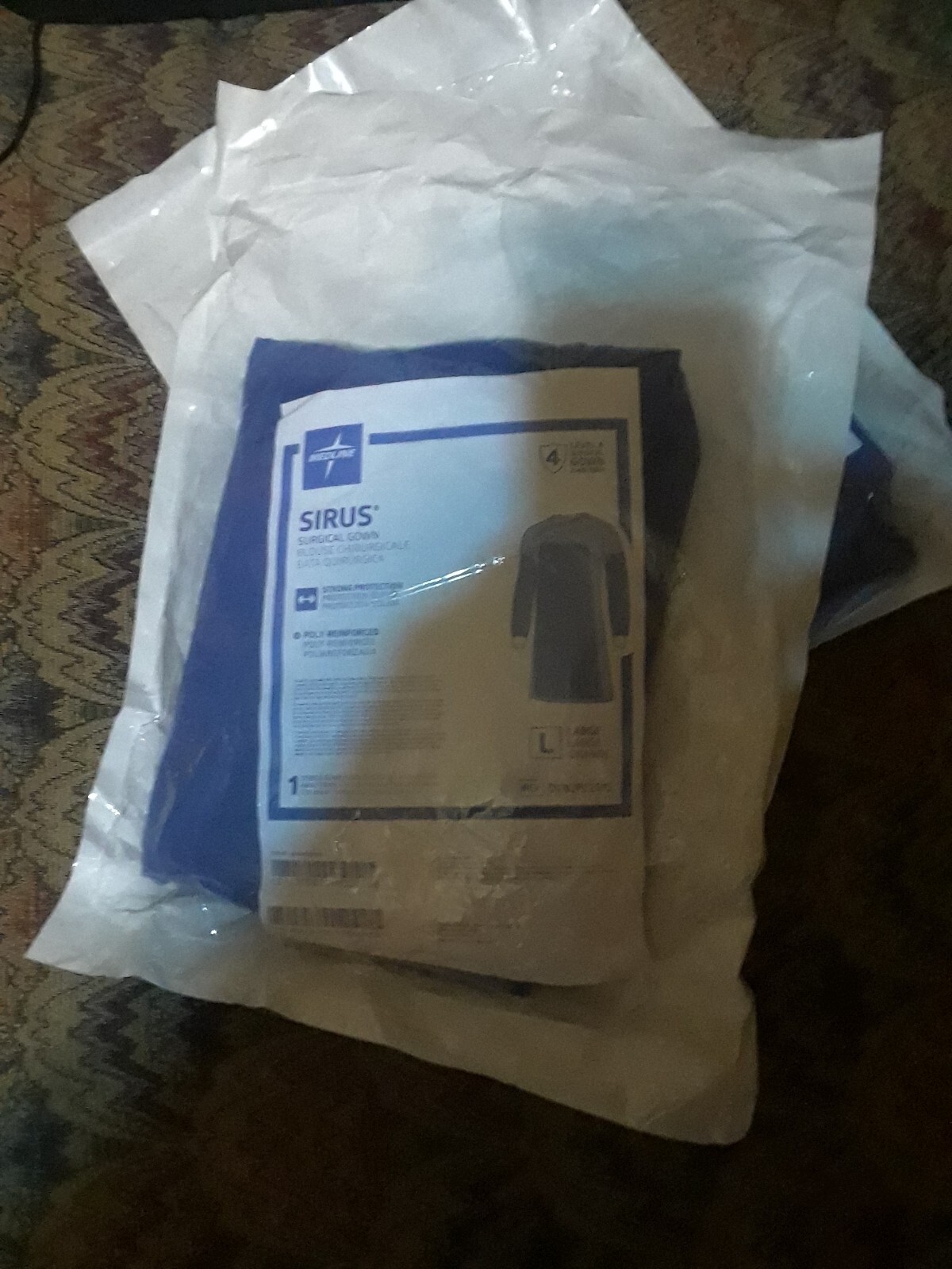 MEDLINE SIRUS WITH SOME LEVEL 4 GOWN SIZE LARGE LOT OF 20 NEW