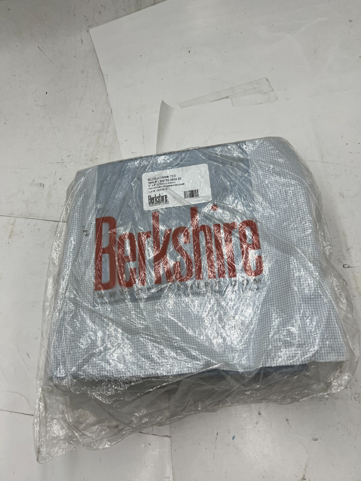 Berkshire BS750.0909.20 Bluesorb 750 Non-Woven Polyester Cellulose Sheet 9″x9″
