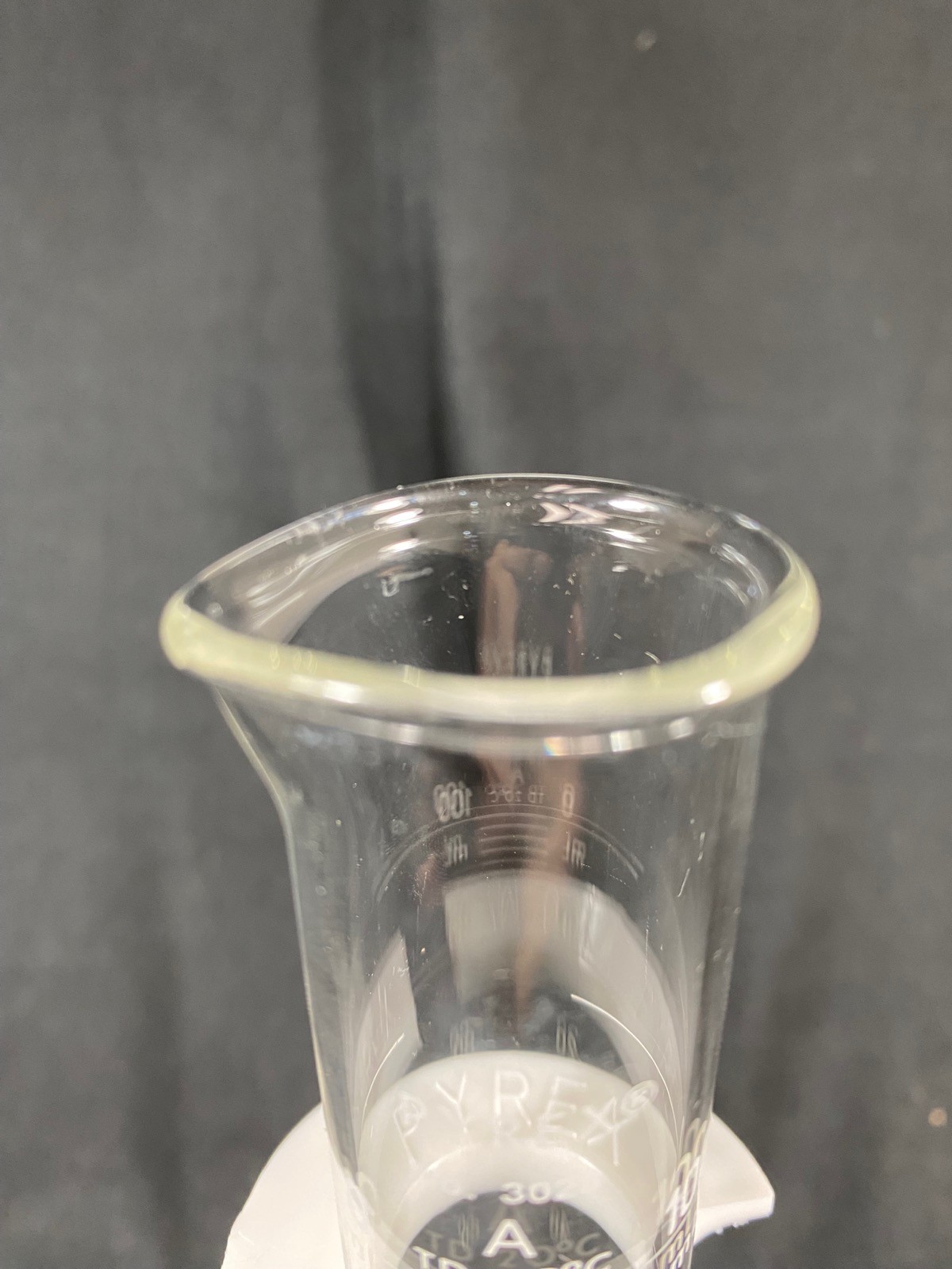 PYREX Glass 100mL Double Metric Class A TD White Graduated Cylinder 3023-100