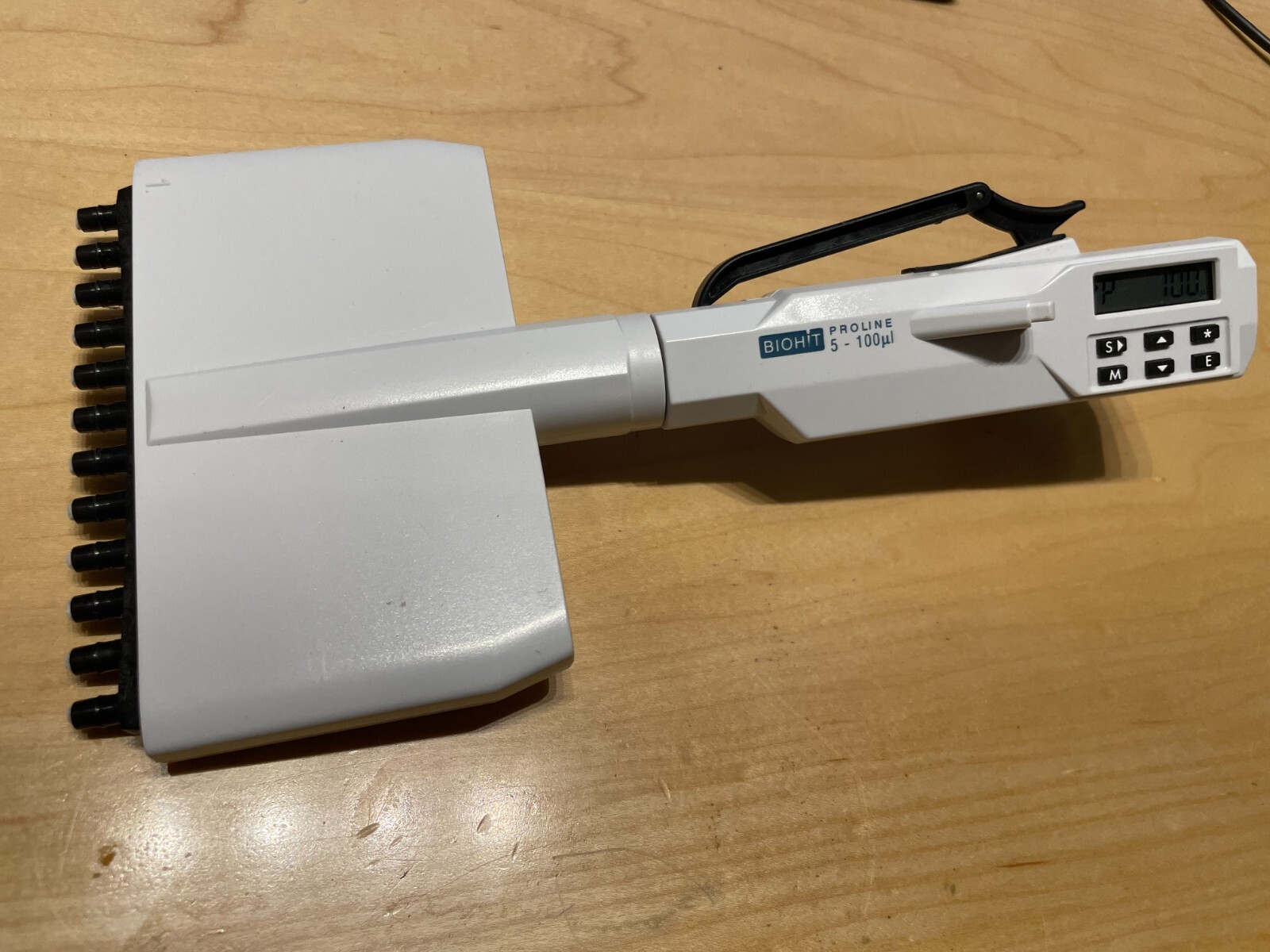 BioHit ePET pipette pipet electronic e1200 multichannel digital 12 channel